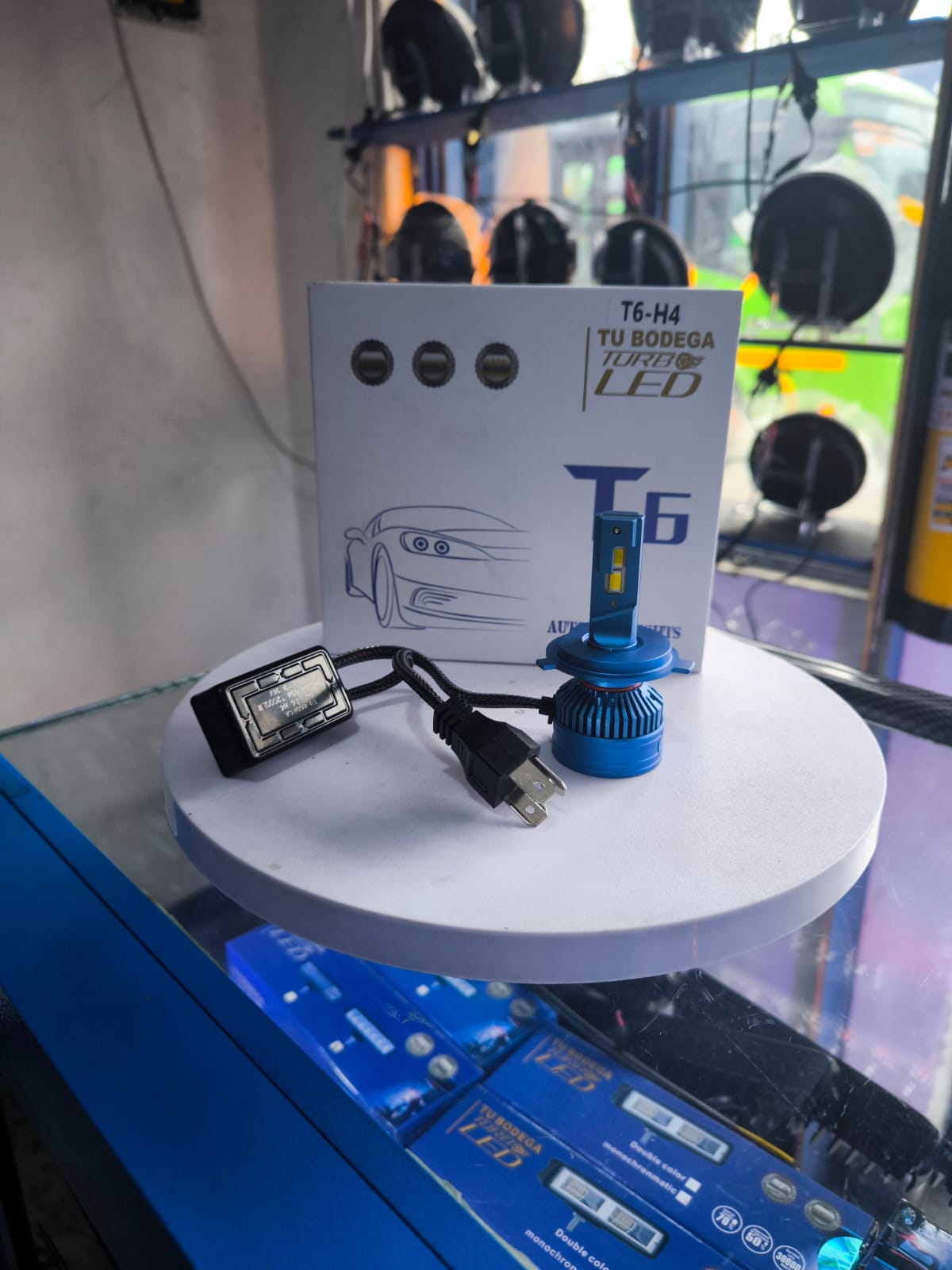 Miniatura 3 de BOMBILLO LED (T6-H4)